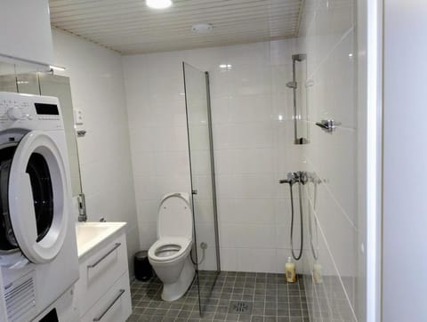 Shower, Toilet, Bathroom, washing machine, dryer