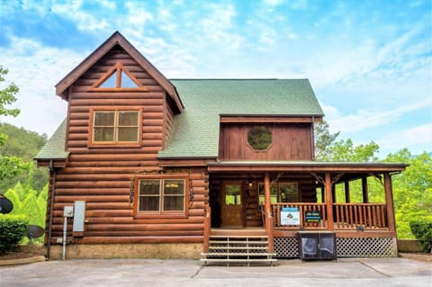 Almost Heaven - Pool Table, Arcades, Outdoor Hot Tub, Community Putt-Putt + Pool Access House in Pigeon Forge