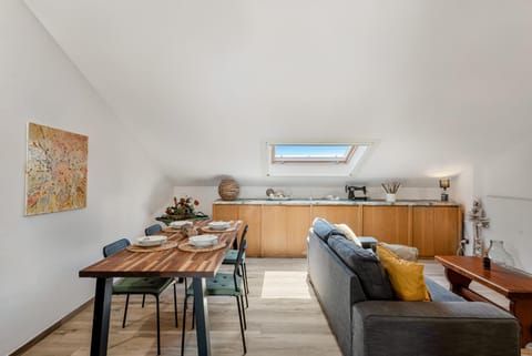 Kitchen or kitchenette, Living room, Seating area, Dining area, pet friendly, stove