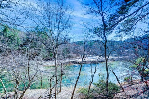 New Riverfront Retreat - Sleeps 12 Ellijay House in Georgia