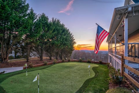 Retreat to Ellijay with stunning sunset views House in East Ellijay