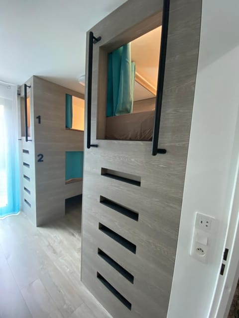 Lit 2 en 1ère Classe-Orly-T7-RER C&D Hostel in Île-de-France