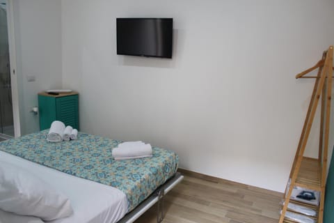 Bedroom, towels