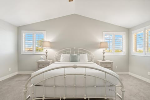 5BDR with Pool & Scenic Golf Views! House in Red Mountain Ranch