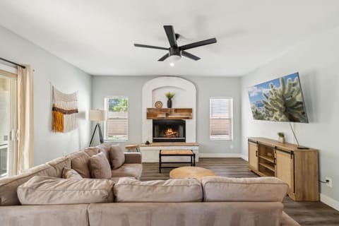 5BDR with Pool & Scenic Golf Views! House in Red Mountain Ranch