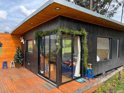 Property building, Patio, Balcony/Terrace