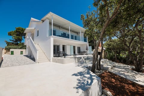 Facade/entrance, Parking