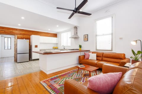 Kitchen or kitchenette, Living room