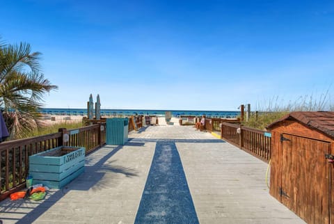 1BR Sleeps 5 at The Summit with Ocean Front Views House in Upper Grand Lagoon