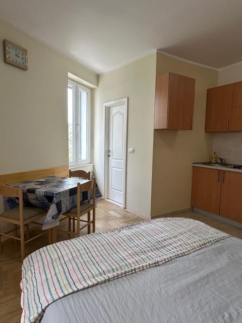 Photo of the whole room, Dining area