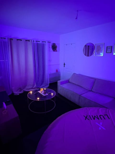 DouceNuits Bed and Breakfast in Drancy