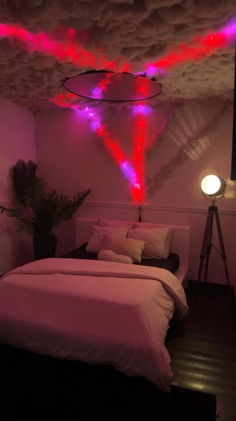 DouceNuits Bed and Breakfast in Drancy