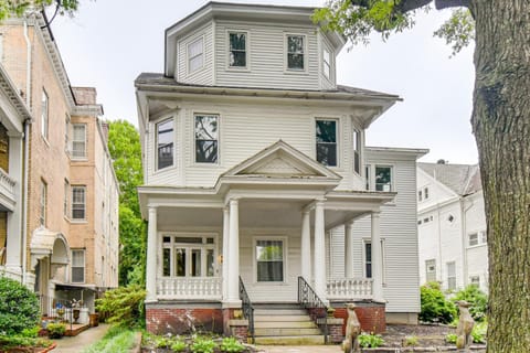 Walk to River and Downtown Portsmouth Apartment! House in Portsmouth