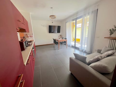 TV and multimedia, Kitchen or kitchenette, Living room, Seating area, Evening entertainment