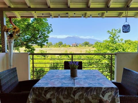 View (from property/room), Garden view, Landmark view, Mountain view, Quiet street view