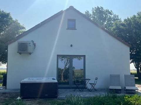 Casa Terra - Landelijk gastenverblijf met jacuzzi en IR-sauna Bed and Breakfast in Koksijde