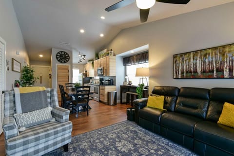 Table Rock Lookout Duo - Spacious Balcony House in Indian Point