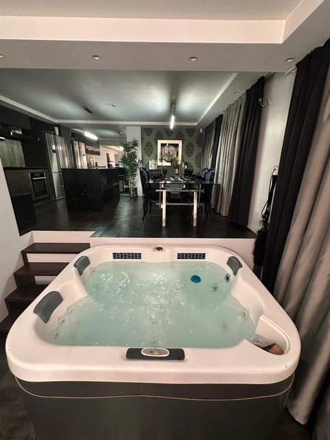 Hot Tub, Swimming pool, Bath