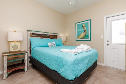 Fun 2 bedroom - Pets Pool Sleeps 6 House in Port Aransas