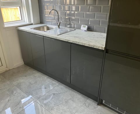 Modern and stylish 3 bedroom 2 bathroom west end house with Free WiFi and parking Villa in Glasgow