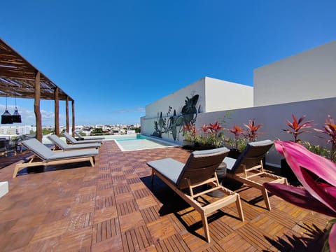 Day, Swimming pool, sunbed