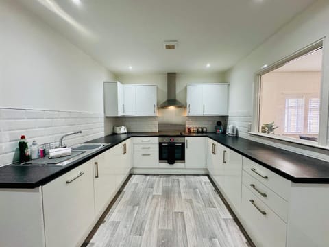 Twin Farms Apartment, Super location, with parking Apartment in Newcastle upon Tyne