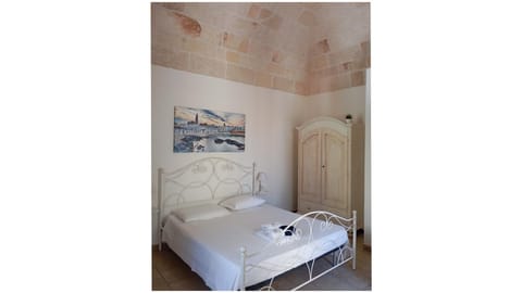 Bed, Photo of the whole room, Bedroom, towels, wardrobe, air conditioner