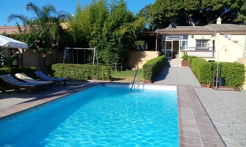 Swimming pool, Swimming pool