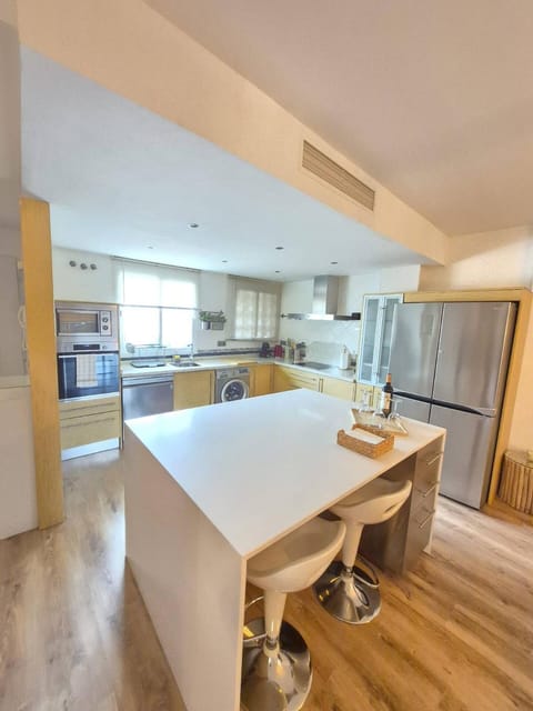 Kitchen or kitchenette, Dining area, oven, stove