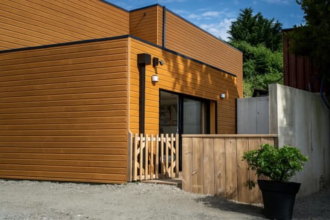 Property building, Day