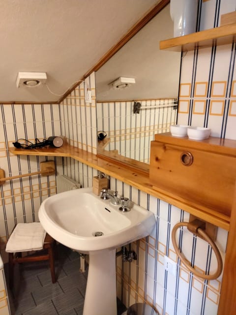 VAL DI FASSA CENTRAL HOUSE - Rooms with free parking Apartment in Trentino-South Tyrol