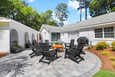 NEW! The White House, with 2 King Ensuites close to Parris Island and Downtown House in Port Royal