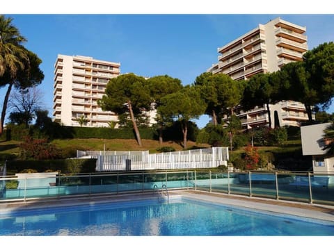 Property building, Day, Pool view, Swimming pool