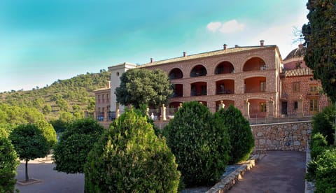 Property building, Day