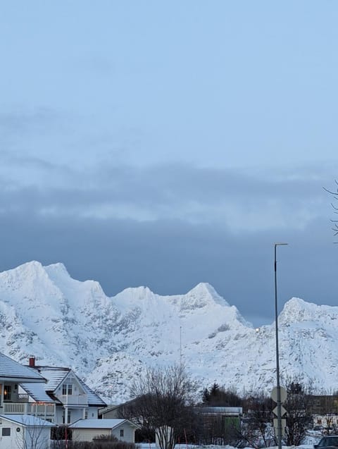 Nearby landmark, Mountain view
