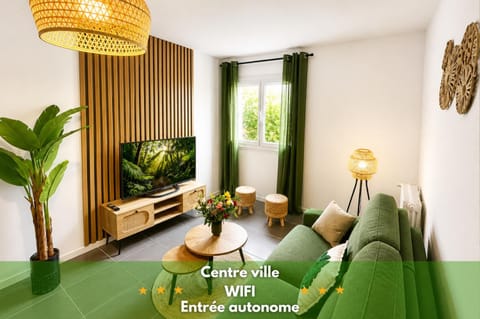 Communal lounge/ TV room, TV and multimedia, Living room, Seating area