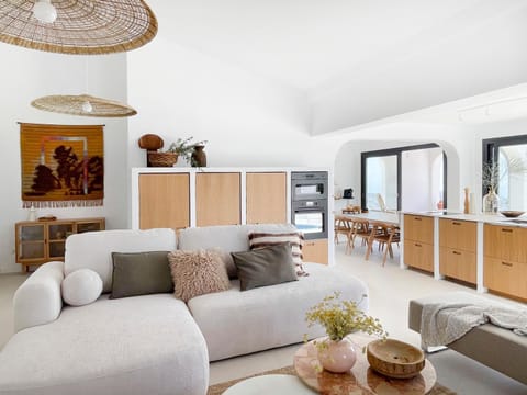 Living room, Mountain view, Sea view, kitchen
