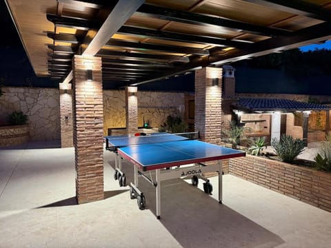 Vista Verde heated pool, BBQ, parking, ping-pong Villa in Fuengirola