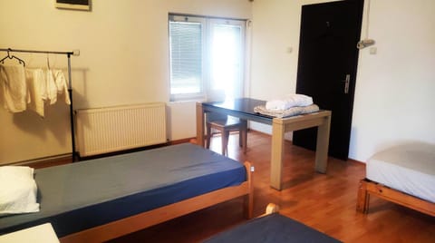 Bed, Photo of the whole room, Dining area, Bedroom, towels