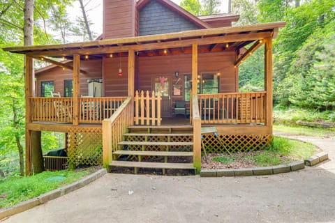Pet-Friendly Resort Cabin 5 Mi to Dtwn Ellijay! Cabin in Georgia