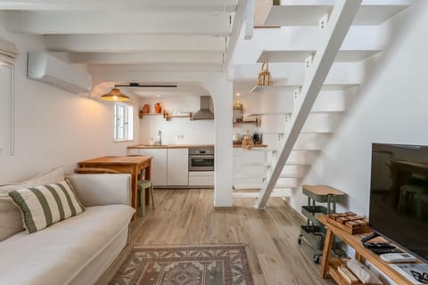Kitchen or kitchenette, Living room
