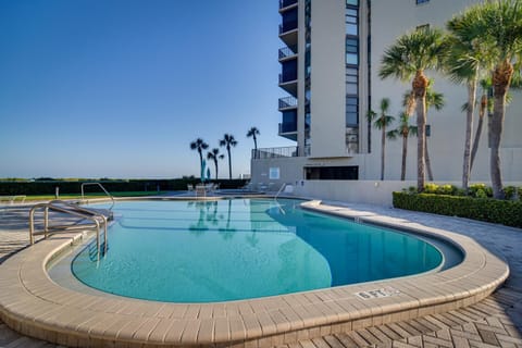 Walk to Beach and Eats Condo with Pool in Clearwater! Apartment in Sand Key