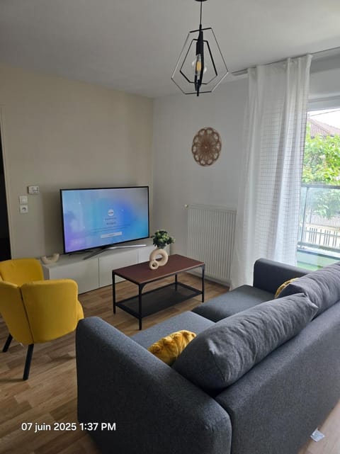 Communal lounge/ TV room, TV and multimedia, Living room