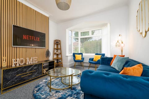 Luxury House - Pool Table - Parking - Brand New House in Grimsby