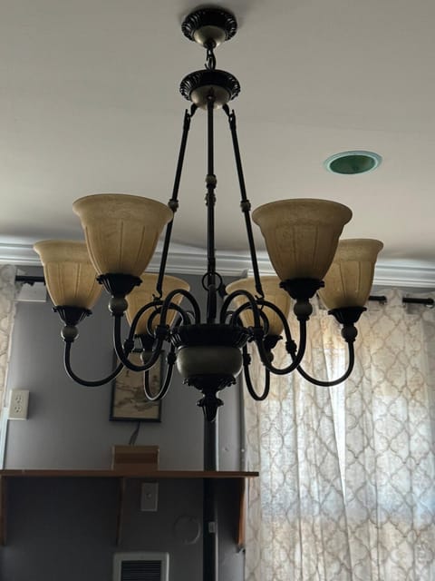 Classic king and queen suite Apartment in Schenectady