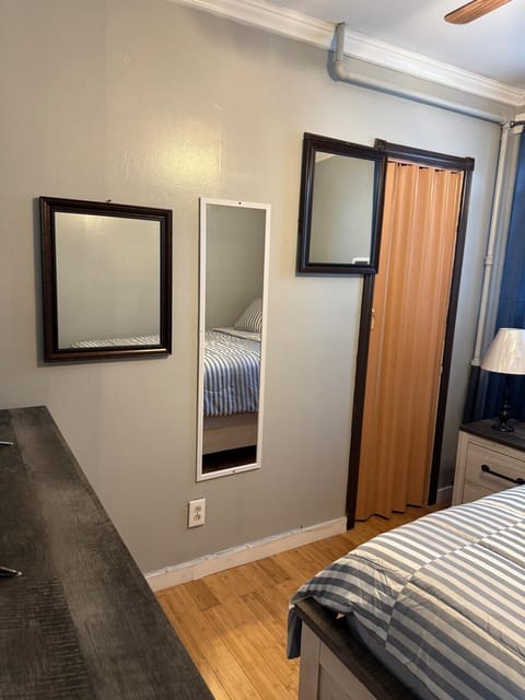 Classic king and queen suite Apartment in Schenectady