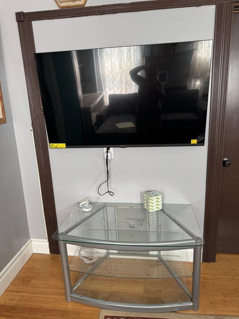 Classic king and queen suite Apartment in Schenectady