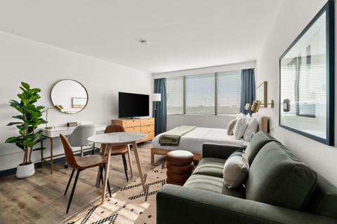 Bed, Living room, Photo of the whole room, Dining area, Bedroom