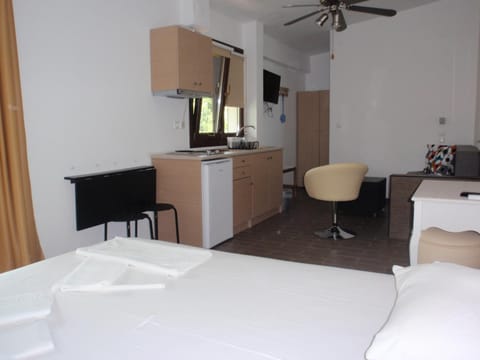 Day, Photo of the whole room