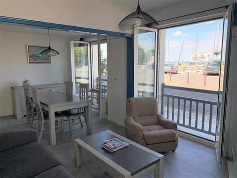 Le Croisic: 2 Pièces RDC Face Port, Centre-Ville, Animaux Ok - FR-1-843-5 Apartment in Le Croisic